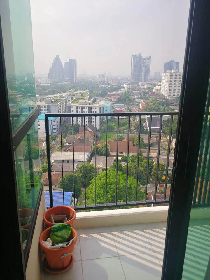 Knightsbridge Tiwanon for sale, a lovely room with high ceilings, airy and spacious, comes with complete amenities. Reserve now!