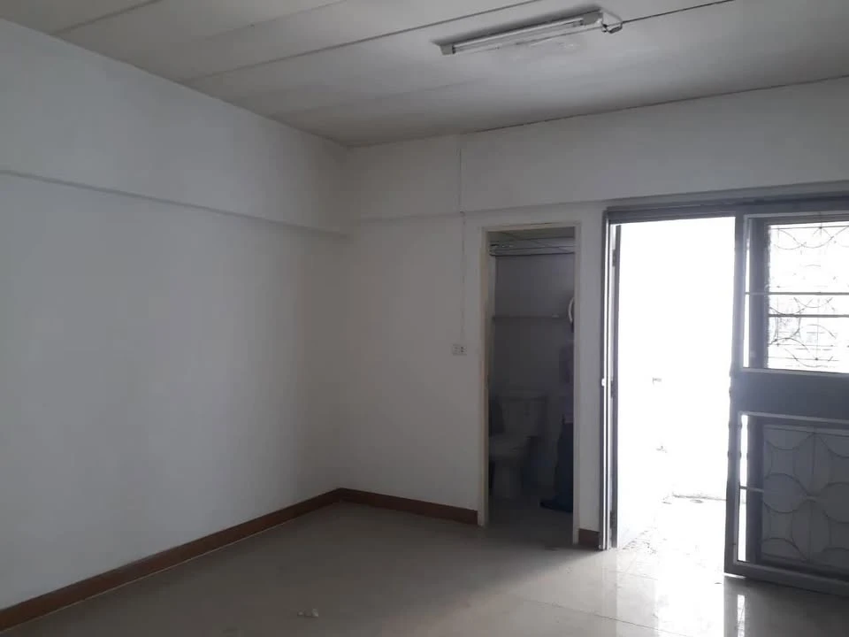 Selling Koonsuk Ville Nawamin 157, 5th floor unit. Great location, convenient transportation. What are you waiting for?