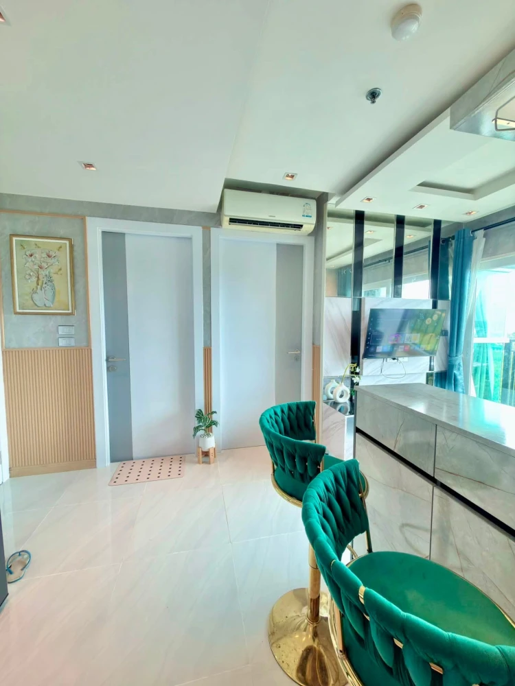 Selling La Santir condo, stunningly decorated with high-quality built-in furniture and gorgeous sea views. Book now!