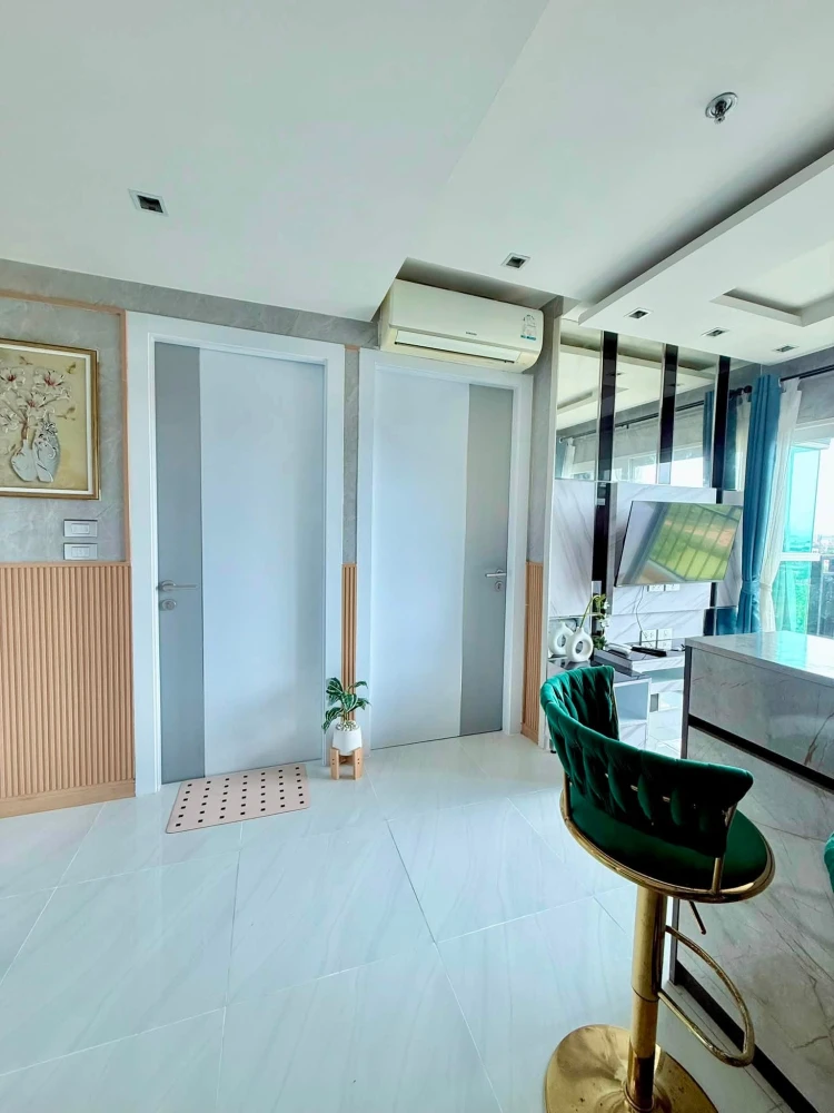 Selling La Santir condo, stunningly decorated with high-quality built-in furniture and gorgeous sea views. Book now!