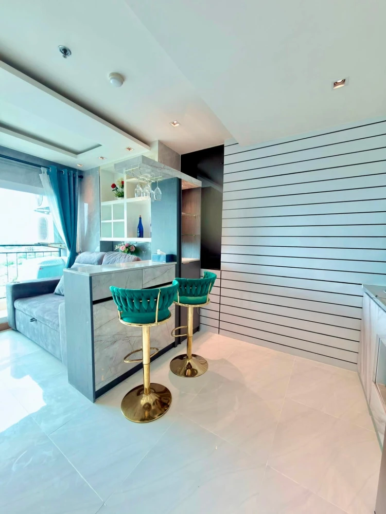 Selling La Santir condo, stunningly decorated with high-quality built-in furniture and gorgeous sea views. Book now!