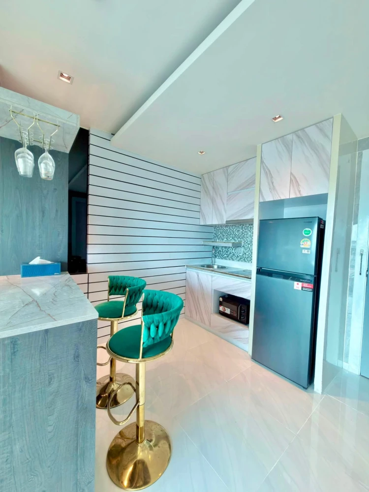 Selling La Santir condo, stunningly decorated with high-quality built-in furniture and gorgeous sea views. Book now!