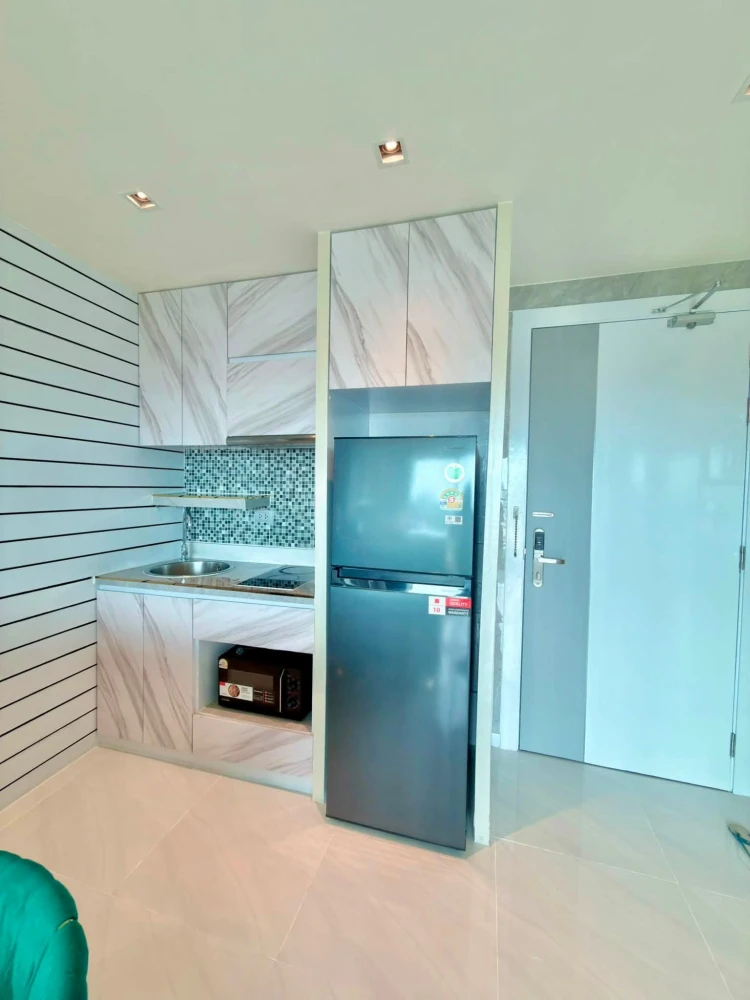 Selling La Santir condo, stunningly decorated with high-quality built-in furniture and gorgeous sea views. Book now!