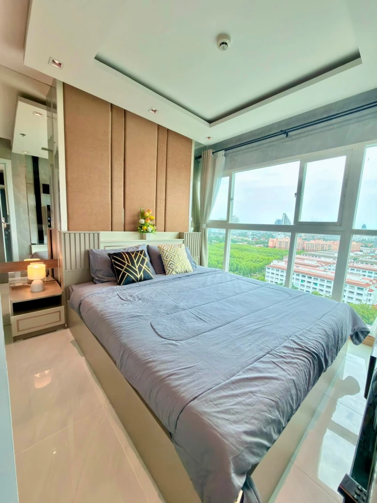 Selling La Santir condo, stunningly decorated with high-quality built-in furniture and gorgeous sea views. Book now!