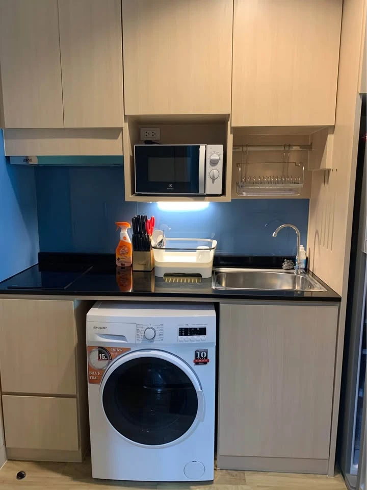 For sale Ladda Plus Sriracha, a luxury condominium in the heart of Sriracha. Beautiful built-in decorations, with a bathtub and a good water heater. V