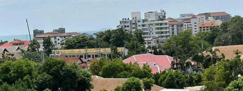 Selling Laguna Beach Resort 2, located near Jomtien Beach with stunning city views. Book now to secure your spot!