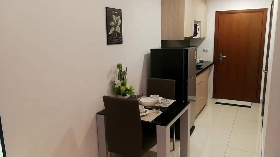Selling two rooms at Laguna Beach Resort, 5th floor. Excellent location and fully furnished. Don't miss this opportunity!