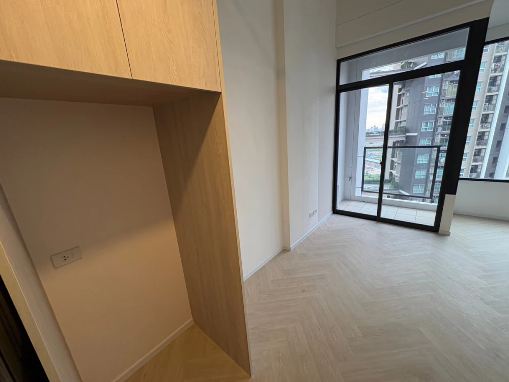 For sale: Landmark @MRTA Station, good location, attractive project, hurry and reserve now!