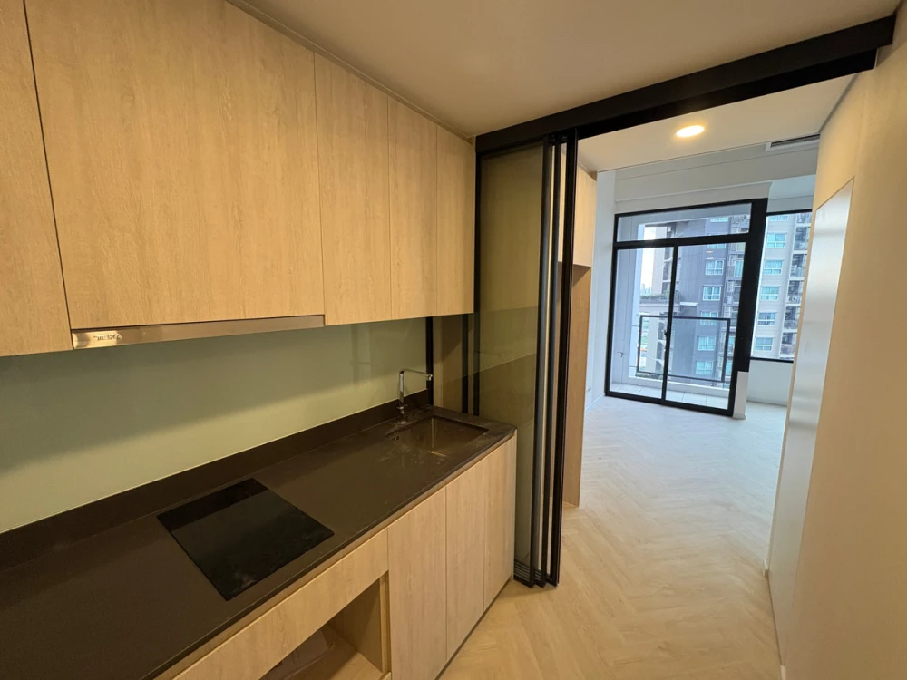 For sale: Landmark @MRTA Station, good location, attractive project, hurry and reserve now!