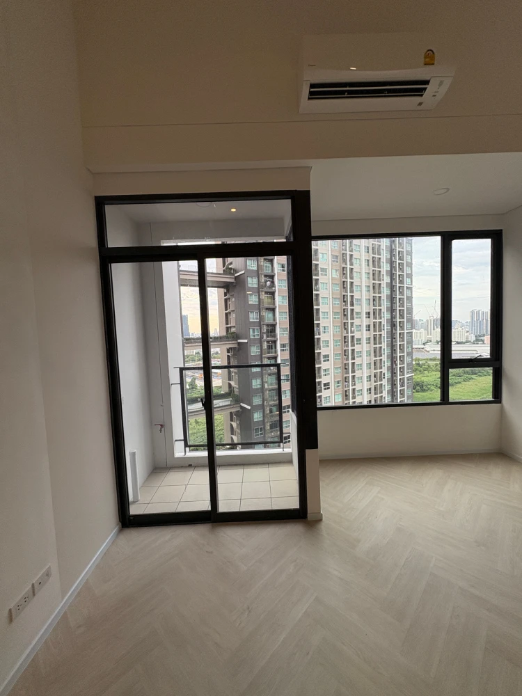 For sale: Landmark @MRTA Station, good location, attractive project, hurry and reserve now!
