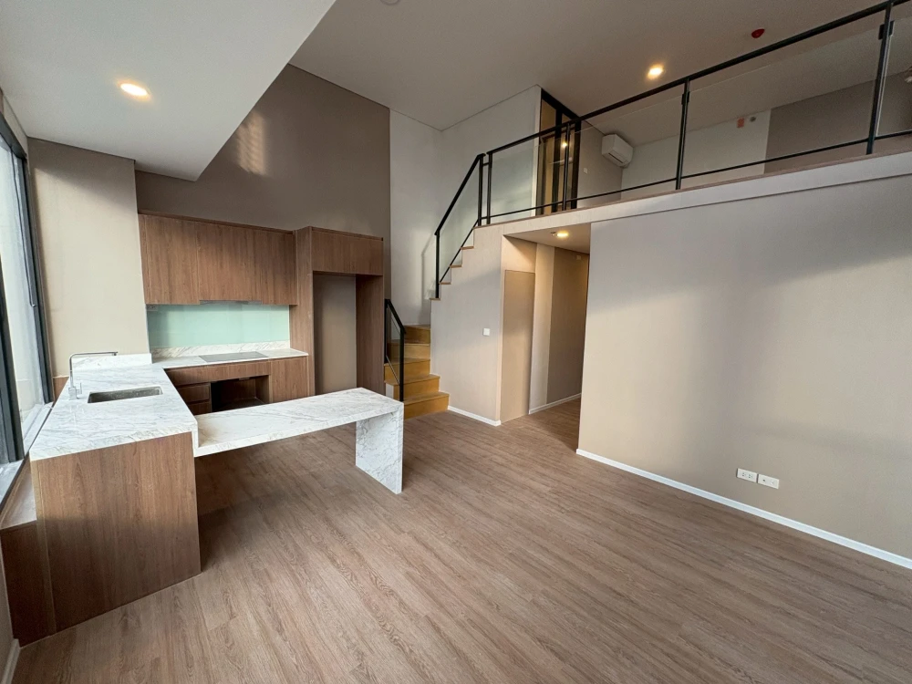 For sale Landmark @MRTA Station, spacious room, comfortable, airy, hurry and reserve now.