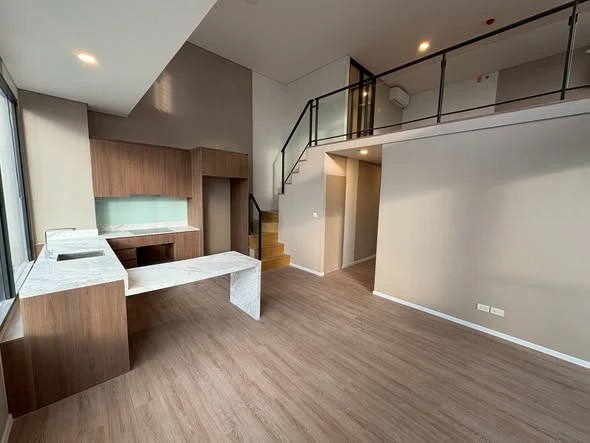 For sale Landmark @MRTA Station, spacious room, comfortable, airy, hurry and reserve now.