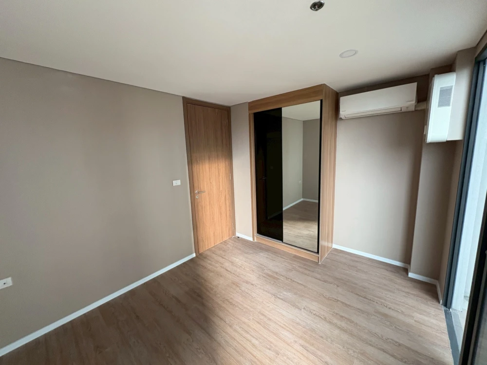 For sale Landmark @MRTA Station, spacious room, comfortable, airy, hurry and reserve now.