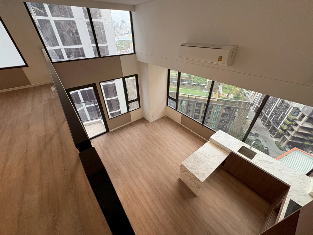 For sale Landmark @MRTA Station, spacious room, comfortable, airy, hurry and reserve now.