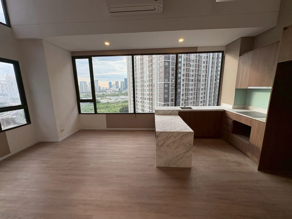 For sale Landmark @MRTA Station, spacious room, comfortable, airy, hurry and reserve now.