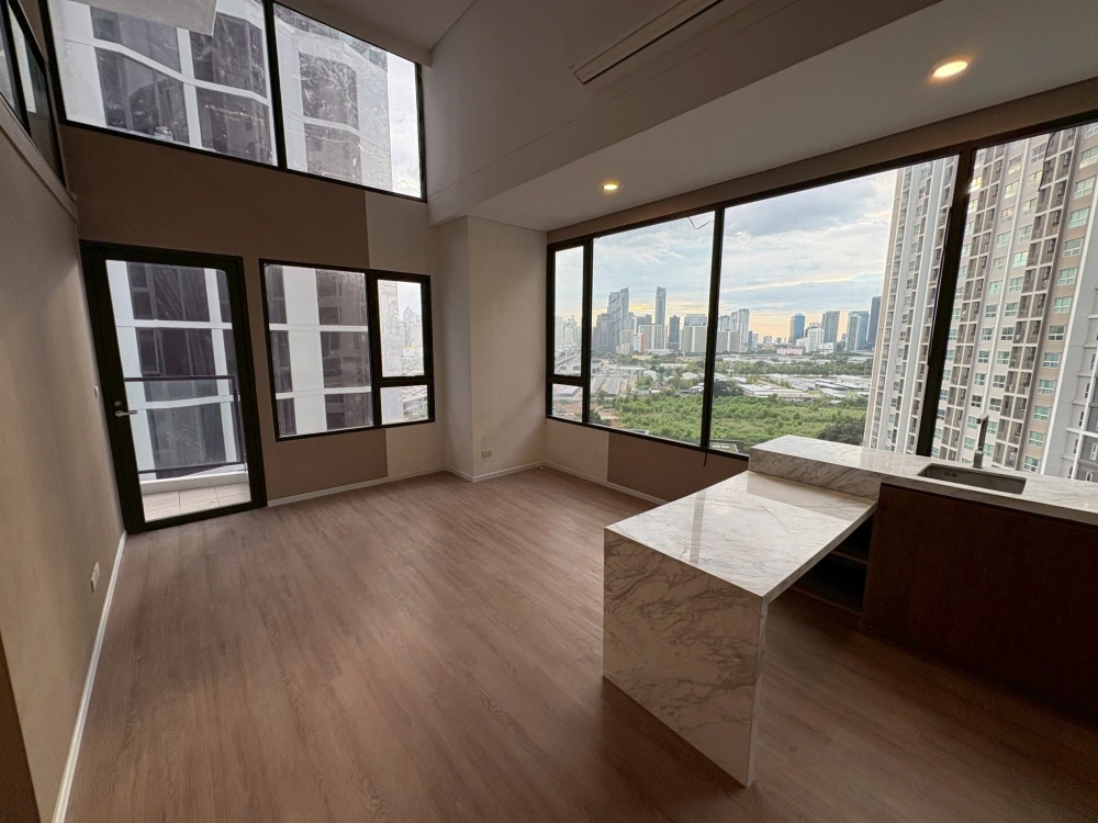 For sale Landmark @MRTA Station, spacious room, comfortable, airy, hurry and reserve now.