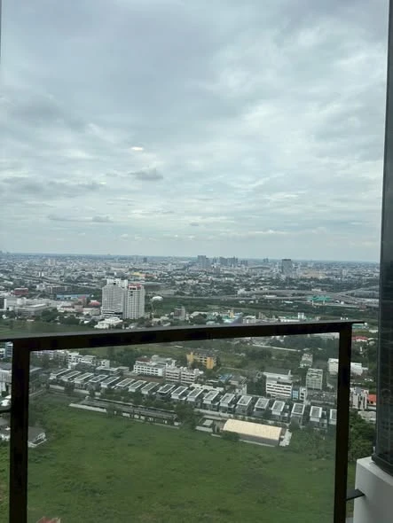 For sale: Landmark @MRTA Station, high floor room, beautiful view, great location on Rama 9 Road. You won't be disappointed if you book.