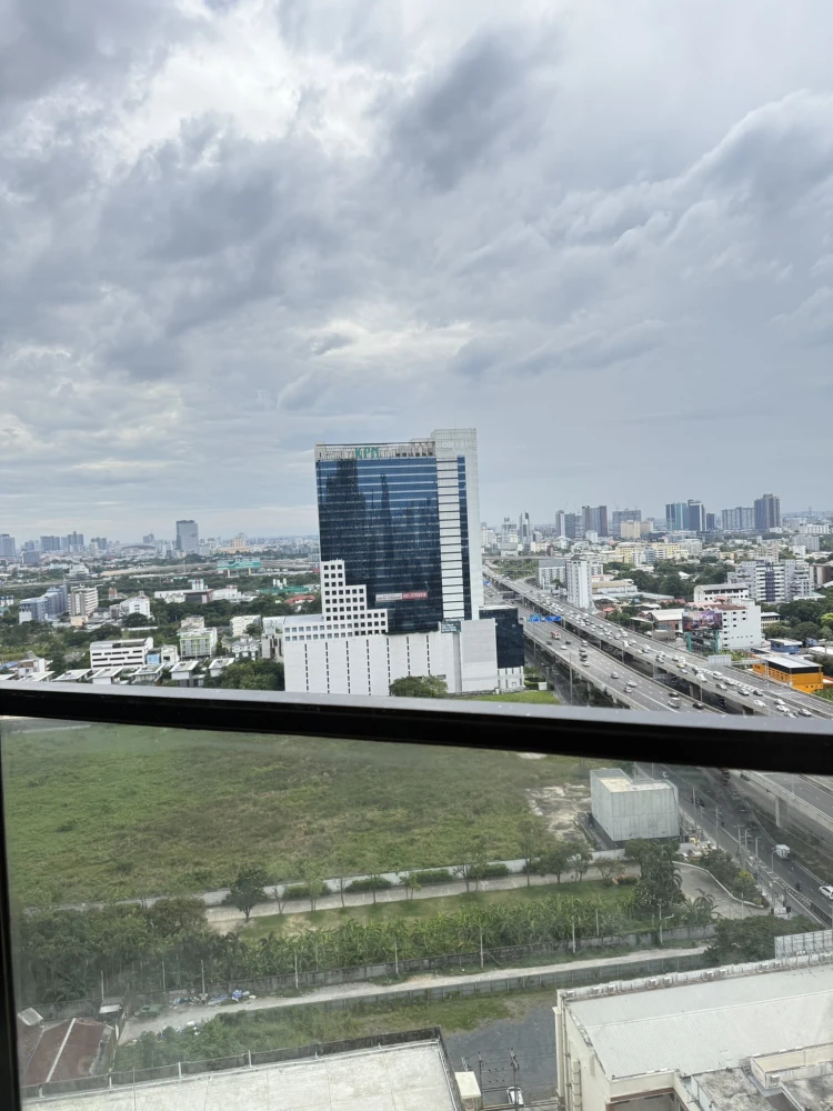 For sale Landmark @MRTA Station, 2-story room with 4.4 meter high ceiling, facing north, not hot, reserve now.