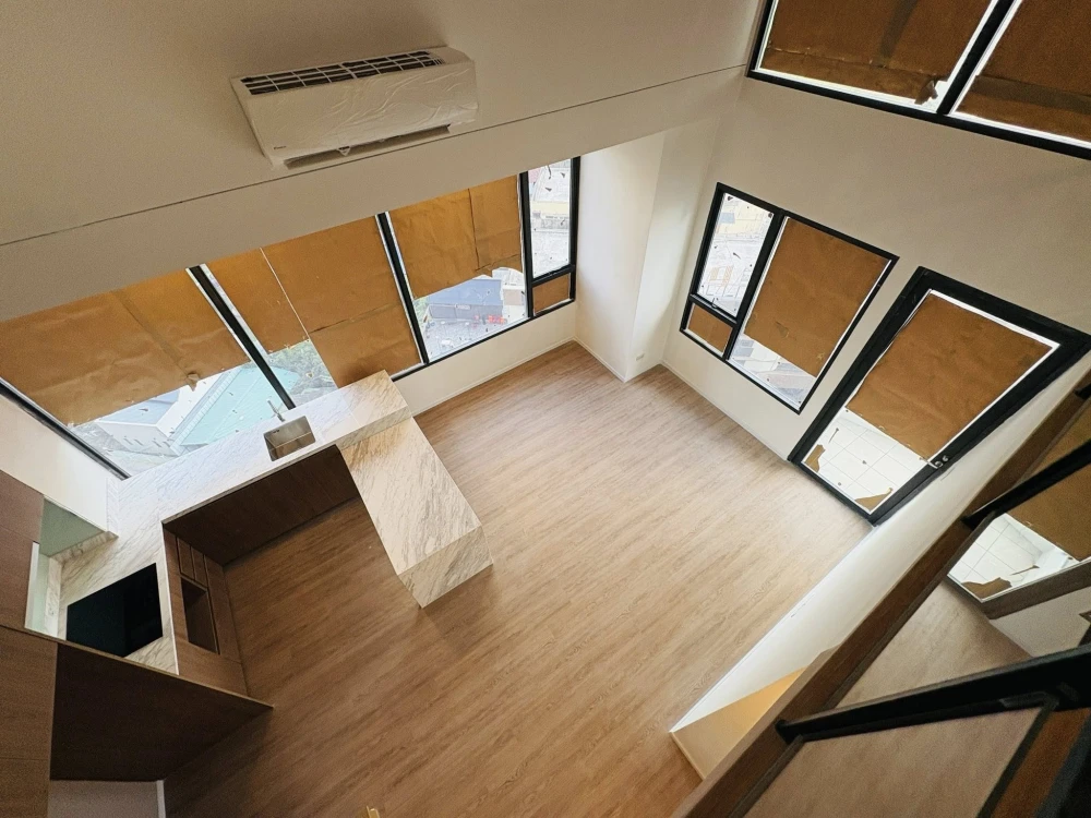 For sale Landmark @mrta station, 2 bedrooms, 1 bathroom, spacious room, high ceiling, large area, reserve now.