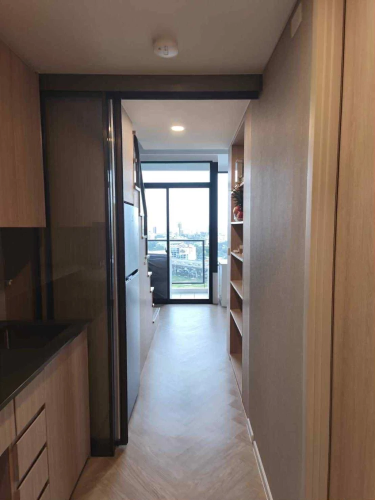 For sale: Landmark @MRTA Station, Duplex style, beautiful city view, pleasant to look at both day and night, don't miss it.