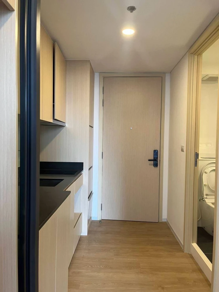 For sale: Landmark @MRTA Station, Duplex style, beautiful city view, pleasant to look at both day and night, don't miss it.