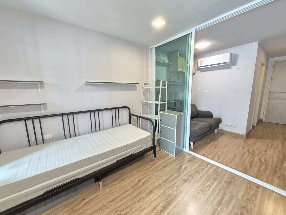 For sale: Le Crique Sukhumvit 64/2, spacious room with plenty of usable space, comes fully furnished. Don't miss out on this great deal!