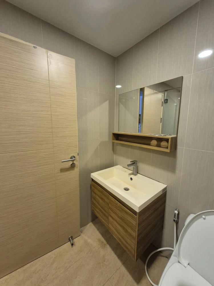 For sale: Le Crique Sukhumvit 64/2, spacious room with plenty of usable space, comes fully furnished. Don't miss out on this great deal!