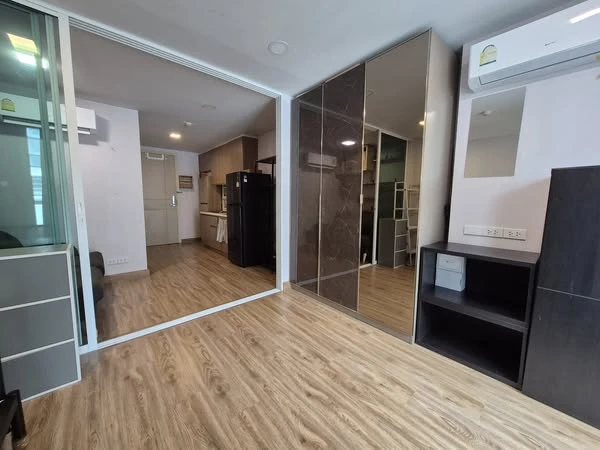 For sale: Le Crique Sukhumvit 64/2, spacious room with plenty of usable space, comes fully furnished. Don't miss out on this great deal!