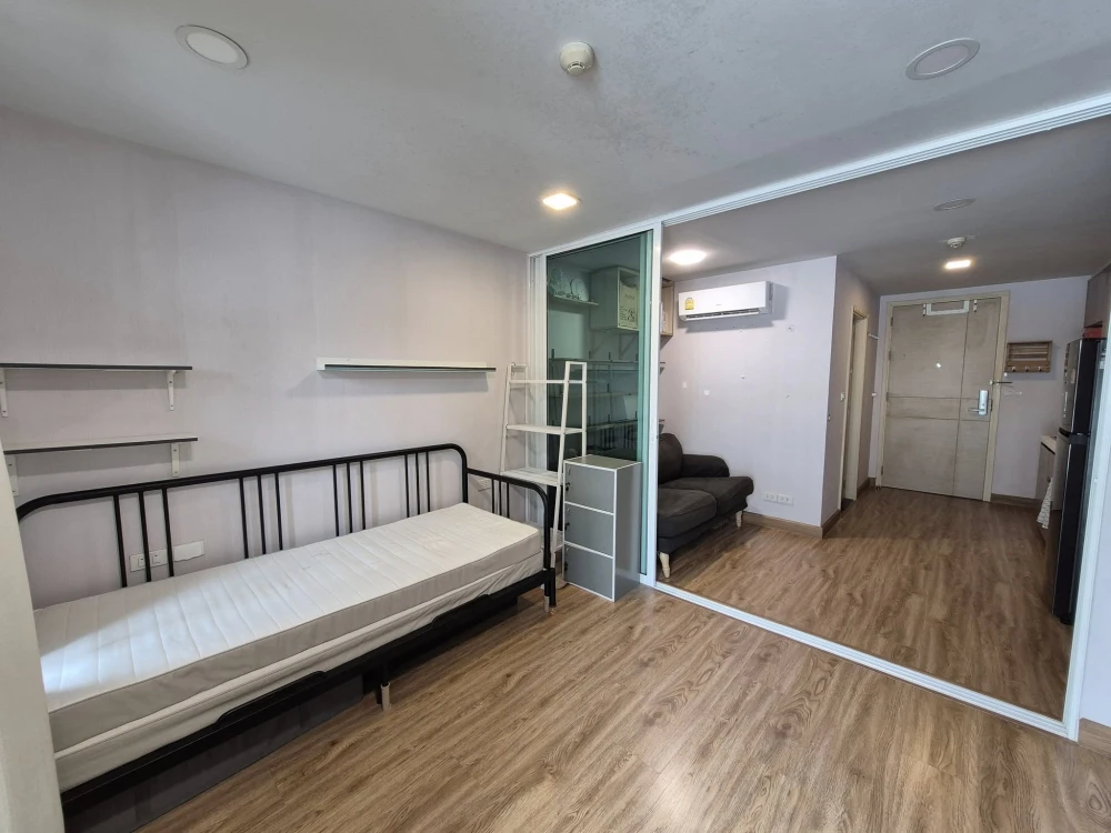 For sale: Le Crique Sukhumvit 64/2, spacious room with plenty of usable space, comes fully furnished. Don't miss out on this great deal!