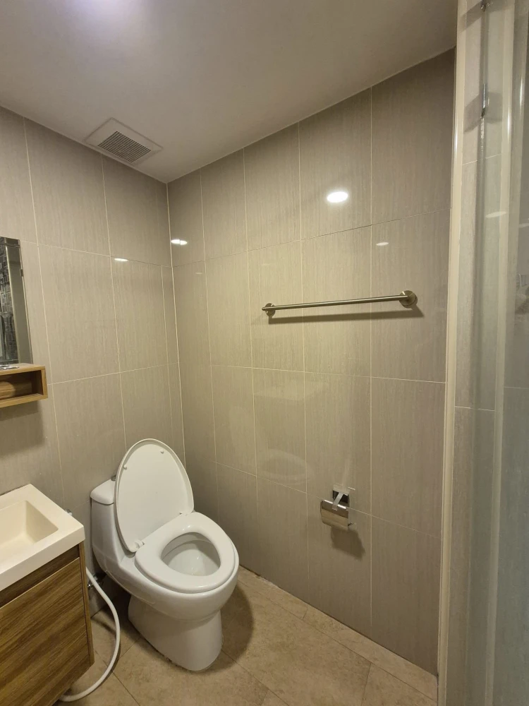 For sale: Le Crique Sukhumvit 64/2, spacious room with plenty of usable space, comes fully furnished. Don't miss out on this great deal!