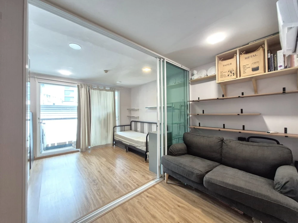 For sale: Le Crique Sukhumvit 64/2, spacious room with plenty of usable space, comes fully furnished. Don't miss out on this great deal!