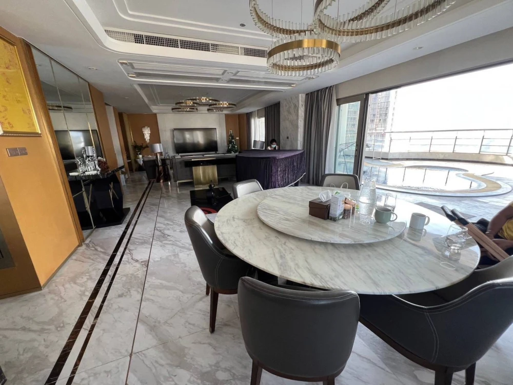 ขาย Le Raffine sukhumvit 24 ห้องใหญ่มาก มีสระว่ายน้ำส่วนตัวที่ห้อง บรรกาศเหมือนอยู่บ้าน ซื้อแล้วเข้าอยู่ได้เลย