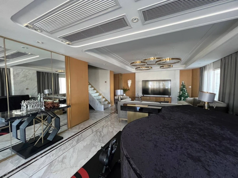 ขาย Le Raffine sukhumvit 24 ห้องใหญ่มาก มีสระว่ายน้ำส่วนตัวที่ห้อง บรรกาศเหมือนอยู่บ้าน ซื้อแล้วเข้าอยู่ได้เลย