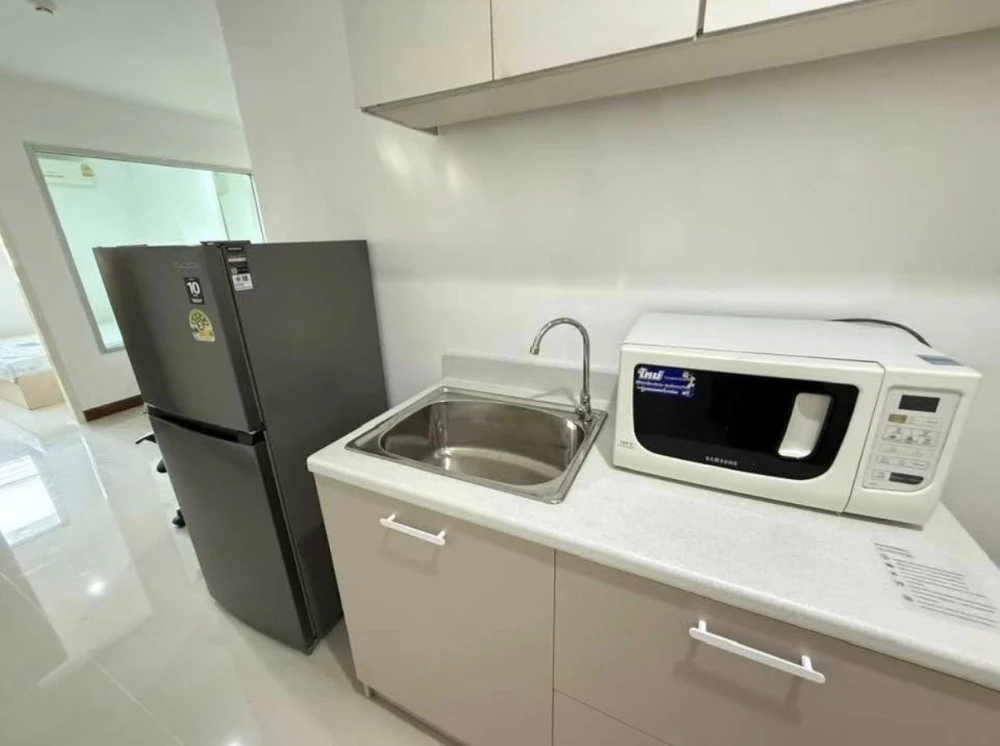 Selling Le Rich Ratchada, corner unit, less crowded, spacious living area, fully furnished. Such a great deal, book now!