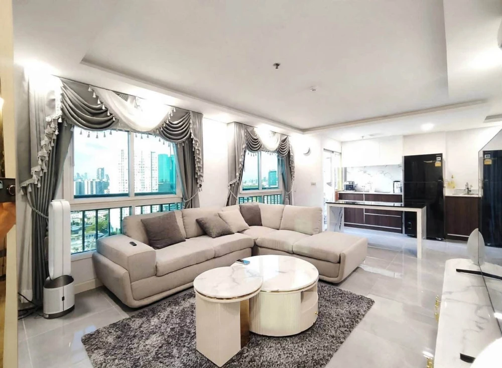 Selling Le Rich Rama 3, top floor (22nd floor). Very spacious room, beautifully decorated, very livable. Book now!