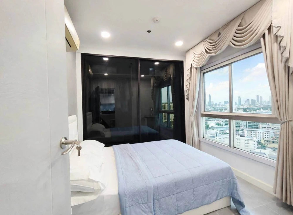 Selling Le Rich Rama 3, top floor (22nd floor). Very spacious room, beautifully decorated, very livable. Book now!