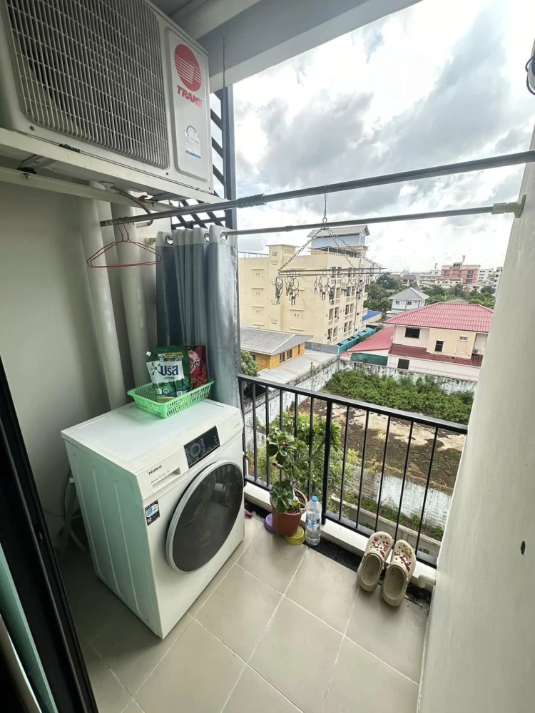 For sale Lesto condo Sukhumvit 113, nice room, friendly price. You can carry your bag.