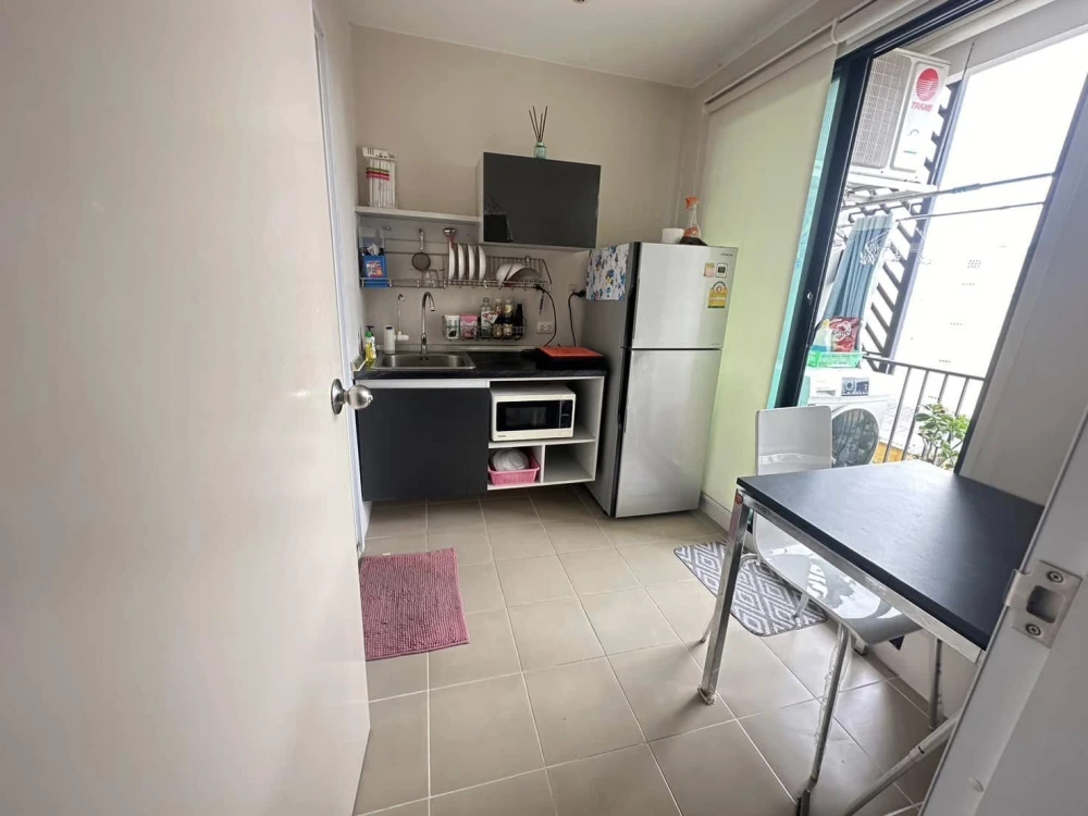 For sale Lesto condo Sukhumvit 113, nice room, friendly price. You can carry your bag.