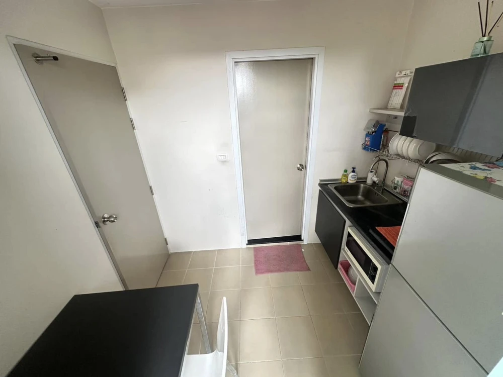 For sale Lesto condo Sukhumvit 113, nice room, friendly price. You can carry your bag.