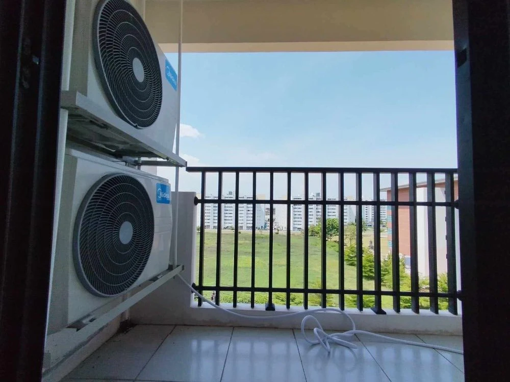 Selling a spacious and comfortable Level Condominium unit on the 10th floor, Building B. Don't miss out!