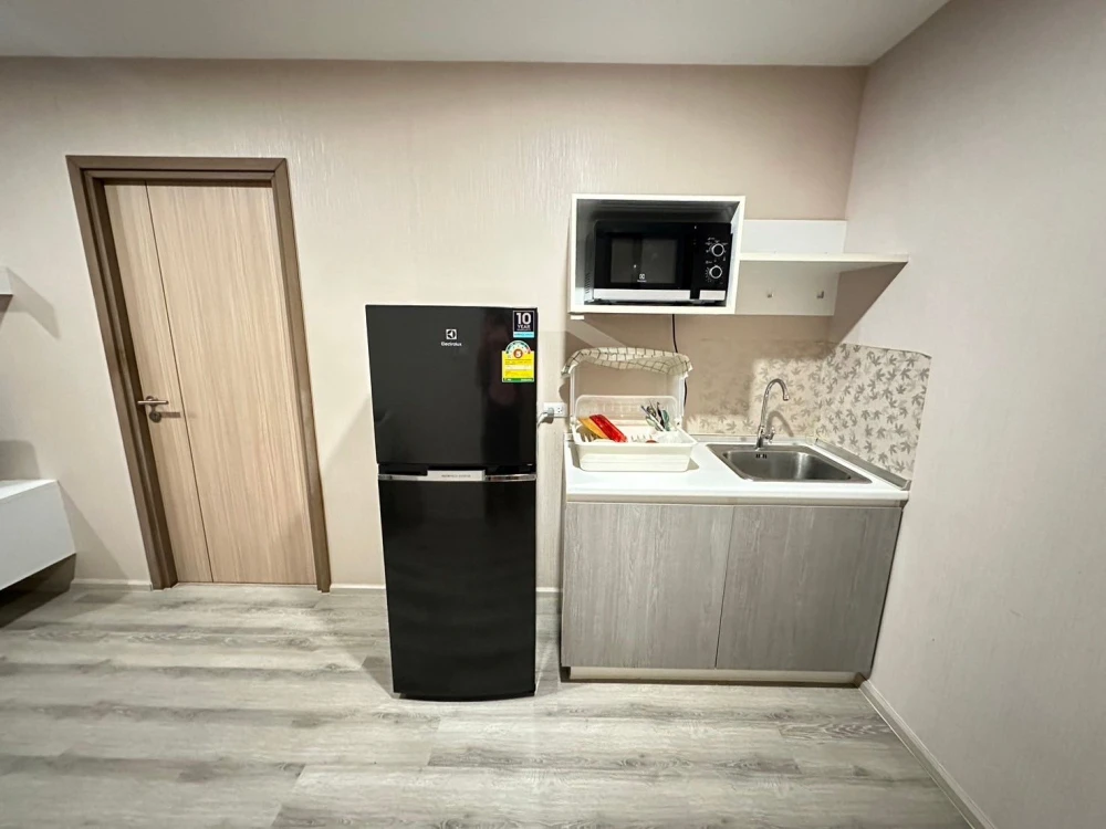Library House for sale, Charan Sanit Wong 13, corner room with privacy, comes with complete furniture, hurry and reserve now.