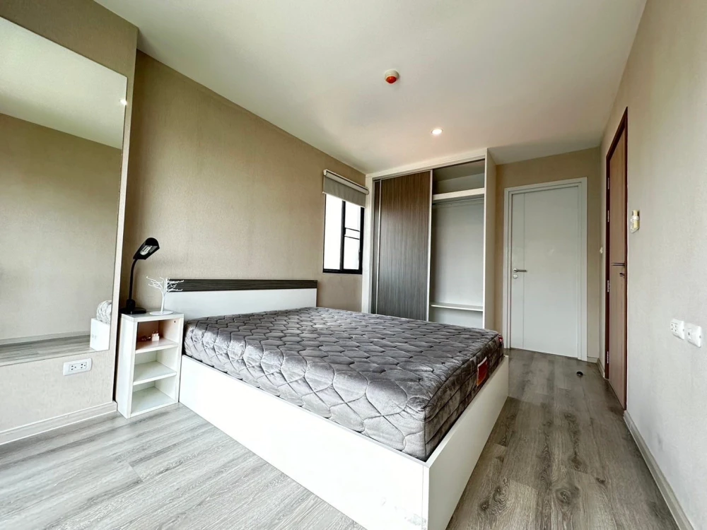 Library House for sale, Charan Sanit Wong 13, corner room with privacy, comes with complete furniture, hurry and reserve now.