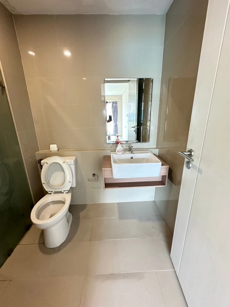 Library House for sale, Charan Sanit Wong 13, corner room with privacy, comes with complete furniture, hurry and reserve now.