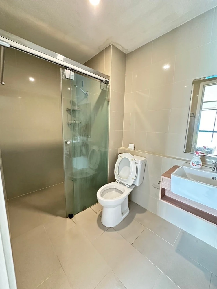Library House for sale, Charan Sanit Wong 13, corner room with privacy, comes with complete furniture, hurry and reserve now.