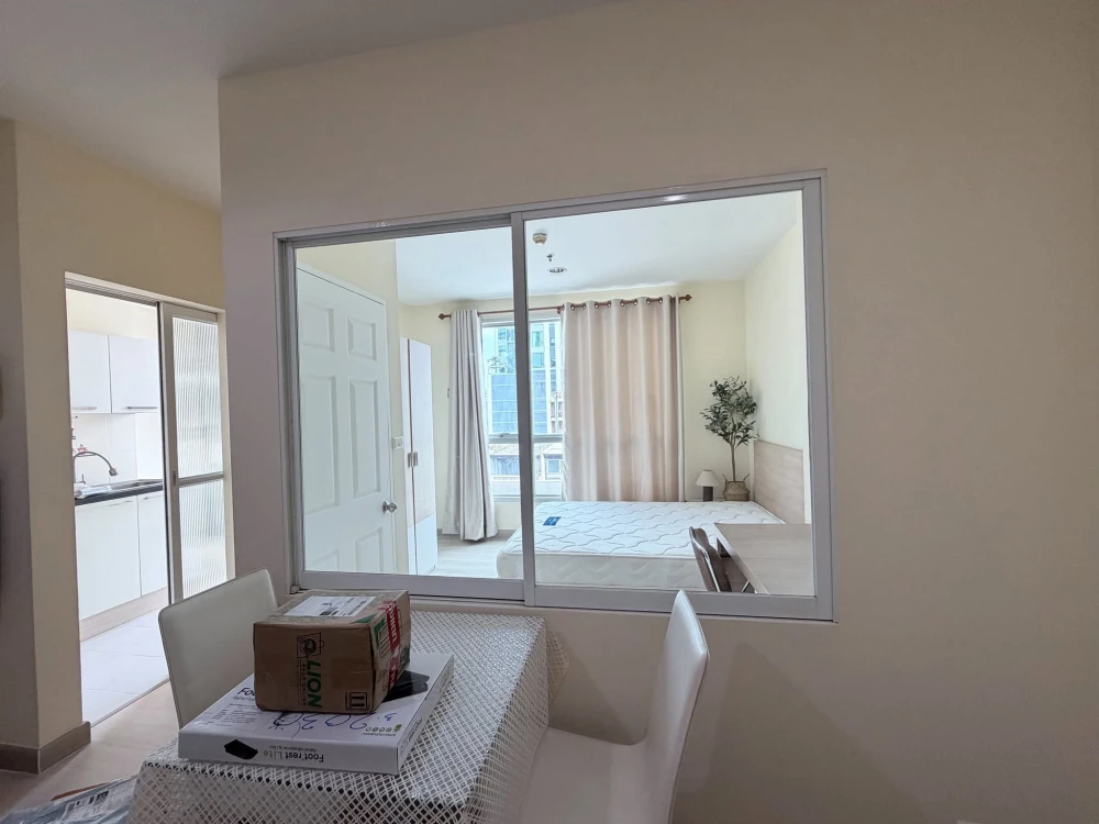 For Sale: Life @ Phahon-Ari. Features a "Single Corridor" layout (no unit directly opposite), ensuring high privacy. Offers an unobstructed northern v