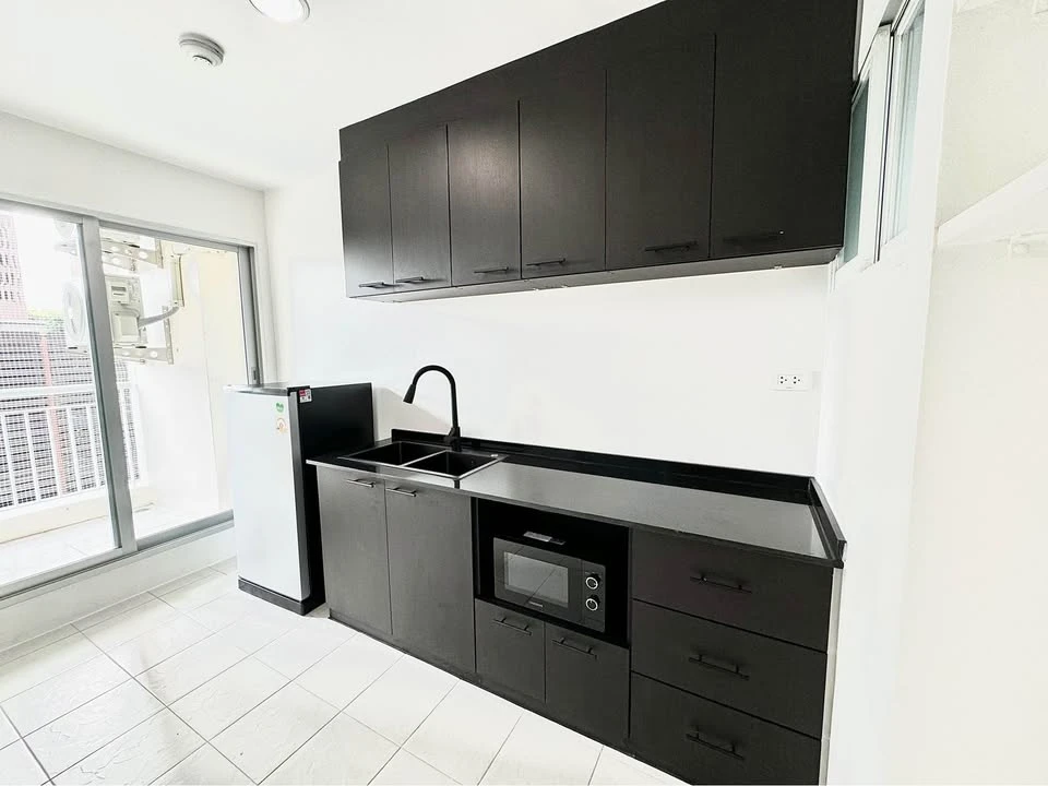 For sale: Life @ Phahon18, 1 bedroom, 1 bathroom, plenty of usable space, good location, fully furnished, don't miss out!