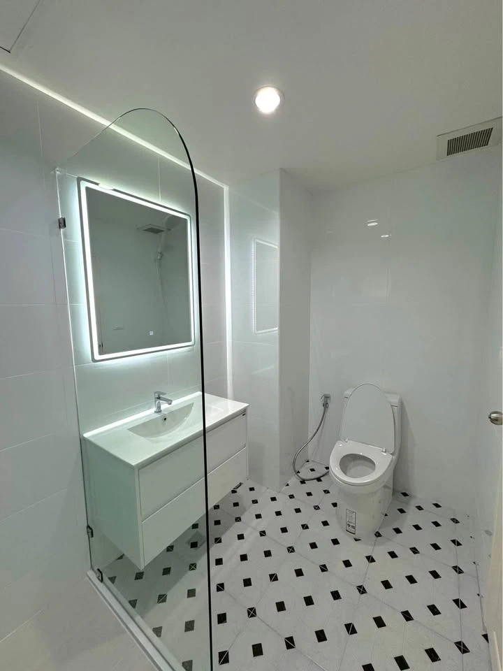 For sale: Life @ Phahon18, 1 bedroom, 1 bathroom, plenty of usable space, good location, fully furnished, don't miss out!
