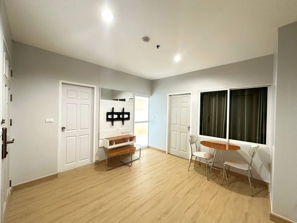 For sale: Life @ Ratchada-Huaikwang, 1 bedroom, 1 bathroom, fully furnished and equipped. Don't miss out!