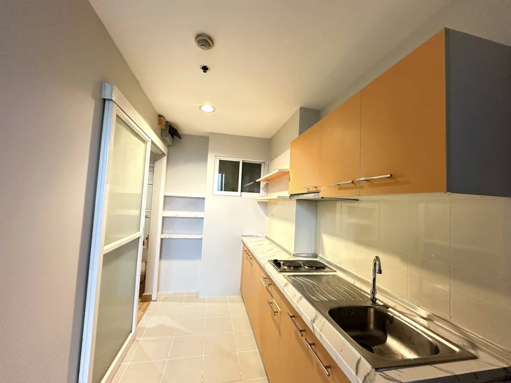 For sale: Life @ Ratchada-Huaikwang, 1 bedroom, 1 bathroom, fully furnished and equipped. Don't miss out!