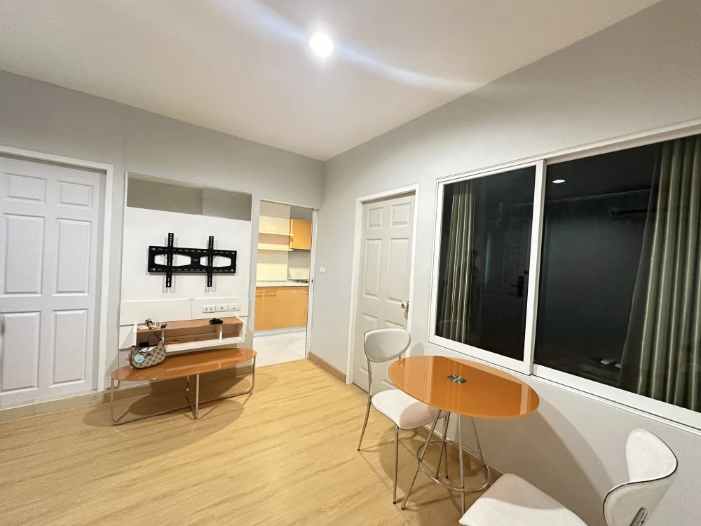 For sale: Life @ Ratchada-Huaikwang, 1 bedroom, 1 bathroom, fully furnished and equipped. Don't miss out!